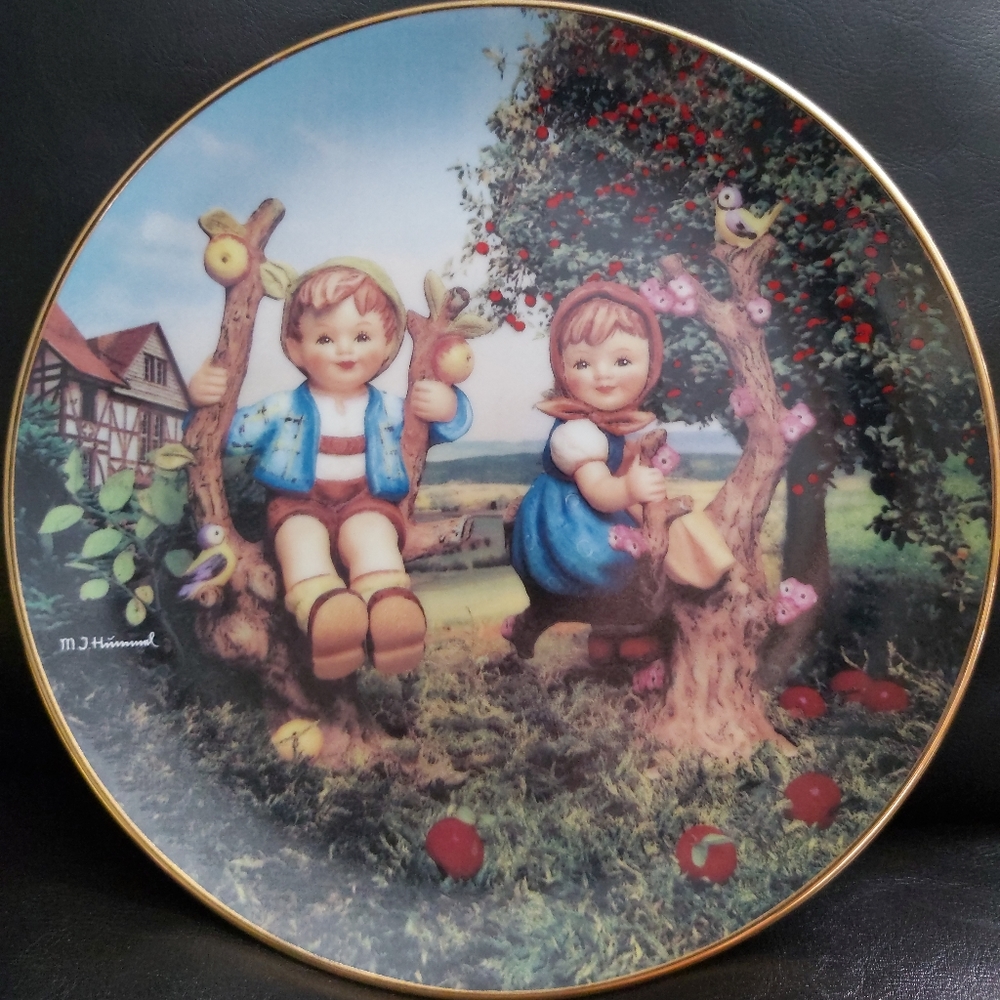 Hummel Apple Tree Boy and Girl